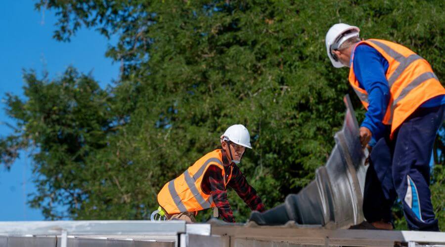 Professional gutter cleaning in Deering, ND